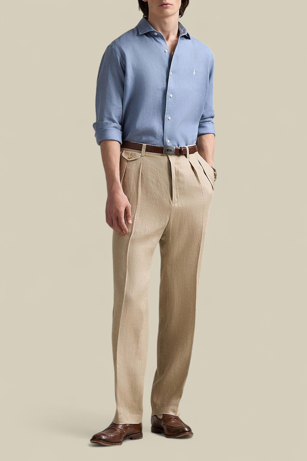 תמונת כל הלוק של חולצת כפתורים מפשתן